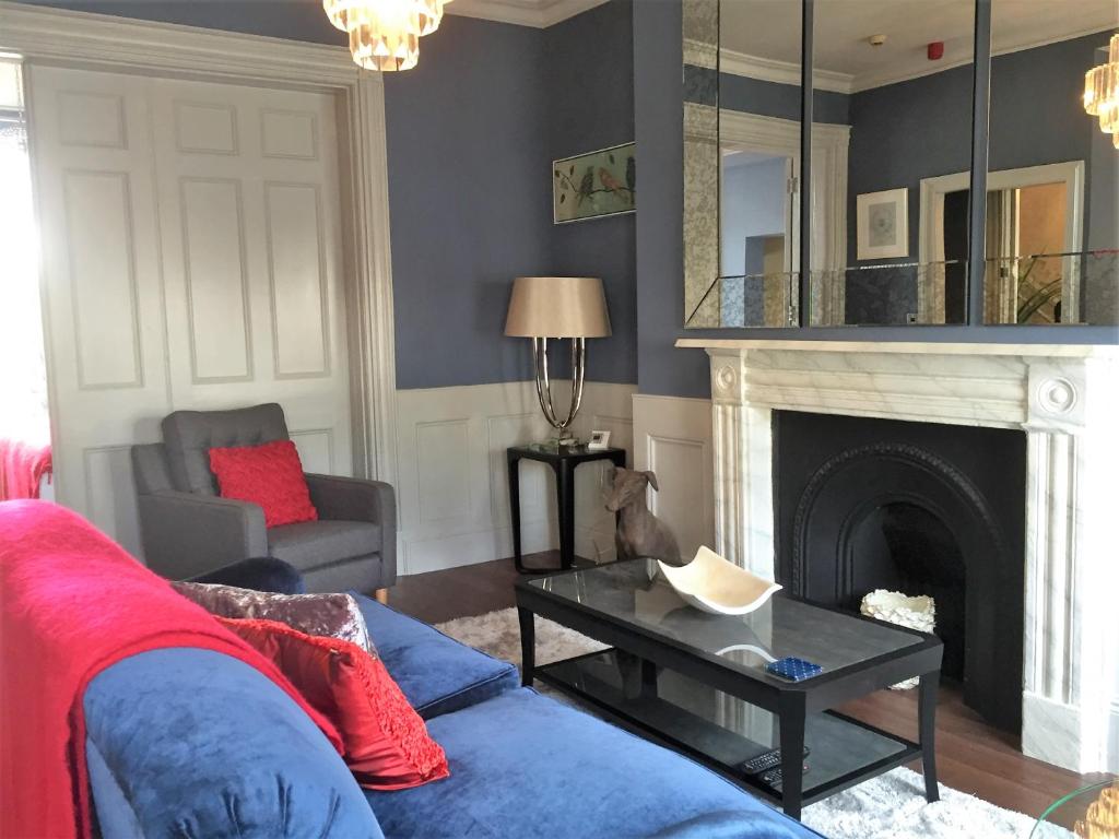 Hewlett Apartments in Cheltenham